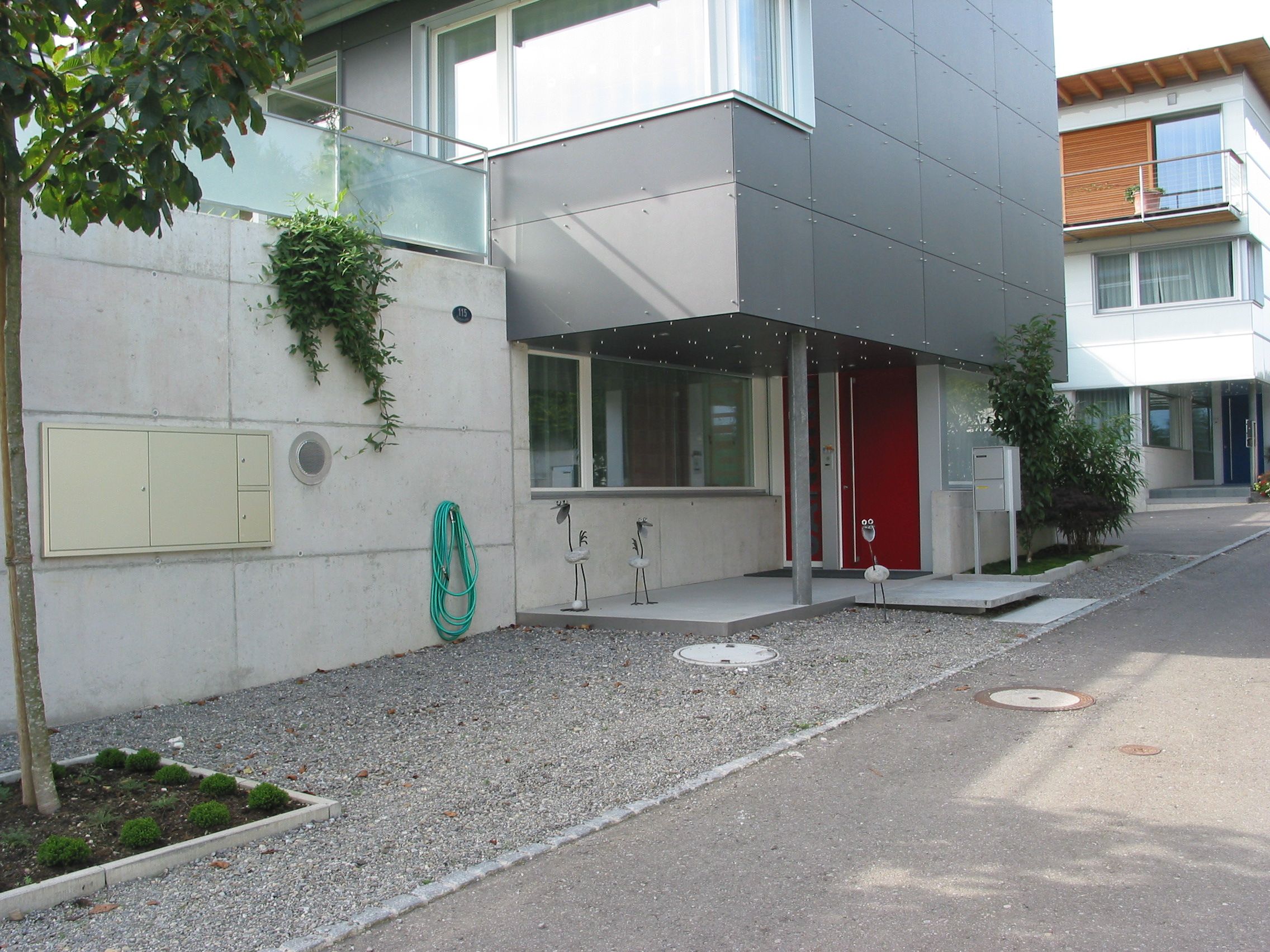 Laederach Gartenbau - Hauseingang - Gartenplanung