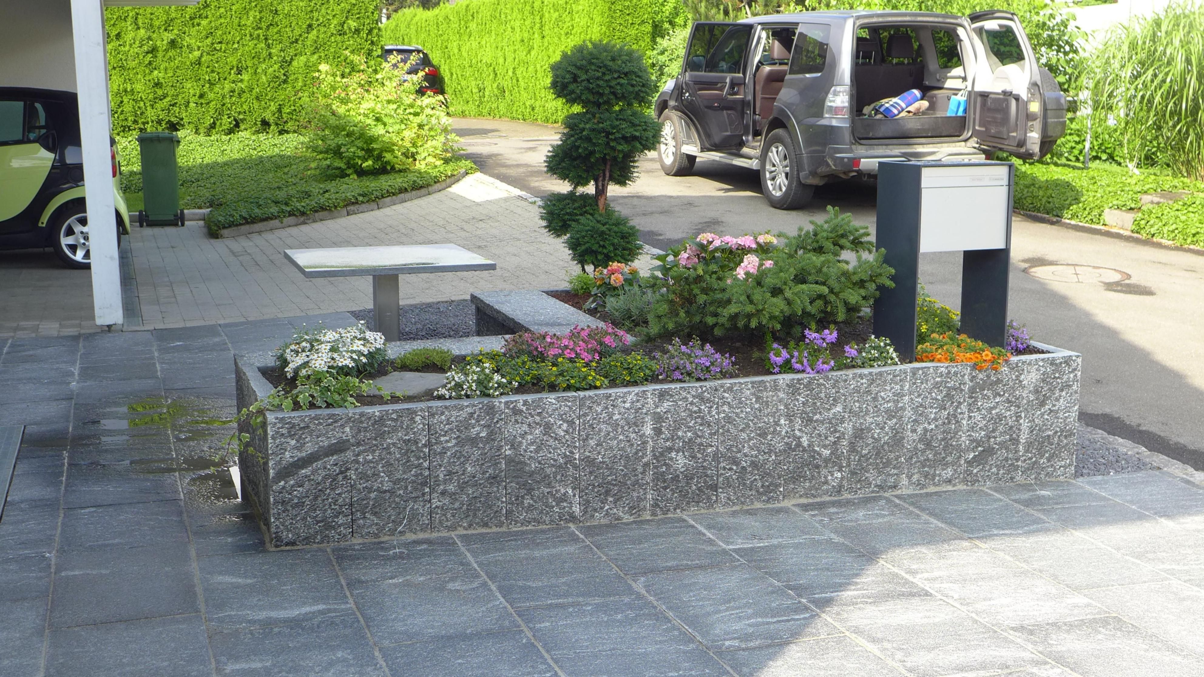 Laederach Gartenbau - Natursteine im Garten - Gartenbau