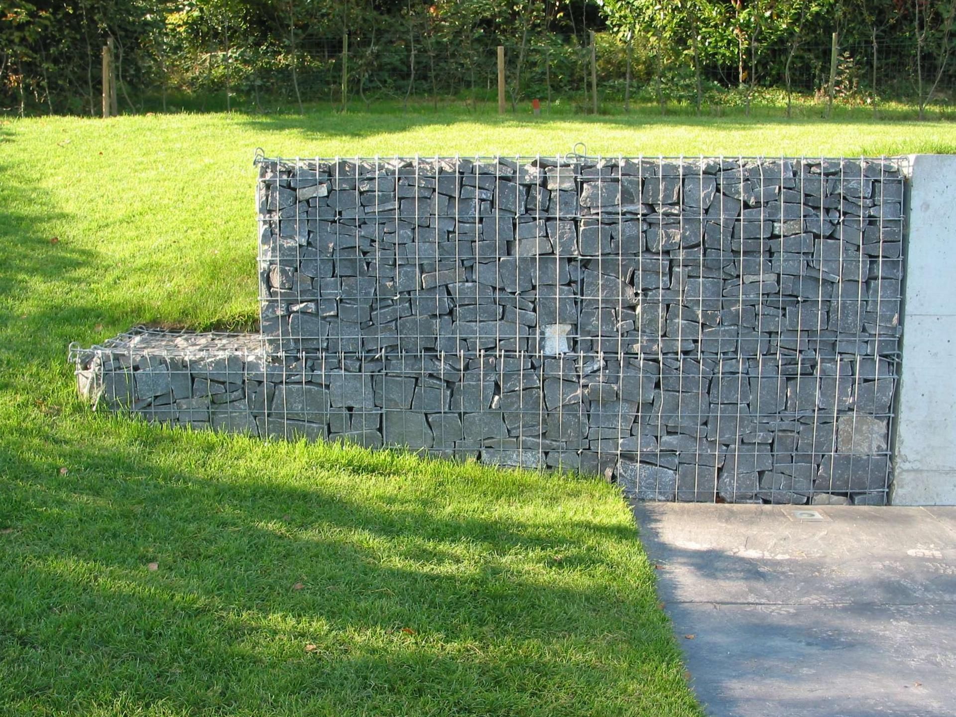Laederach Gartenbau - Steinkörbe - Naturgarten - Gartenbau