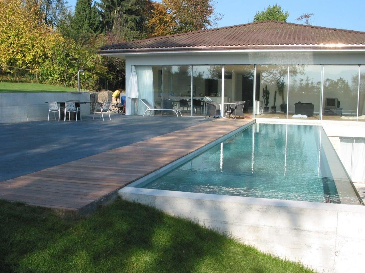 Laederach Gartenbau - Schwimmbad im Garten - Gartenbau