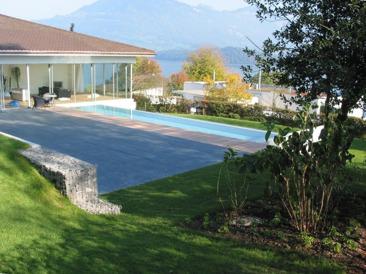 Laederach Gartenbau - Pool im Garten - Gartenbau