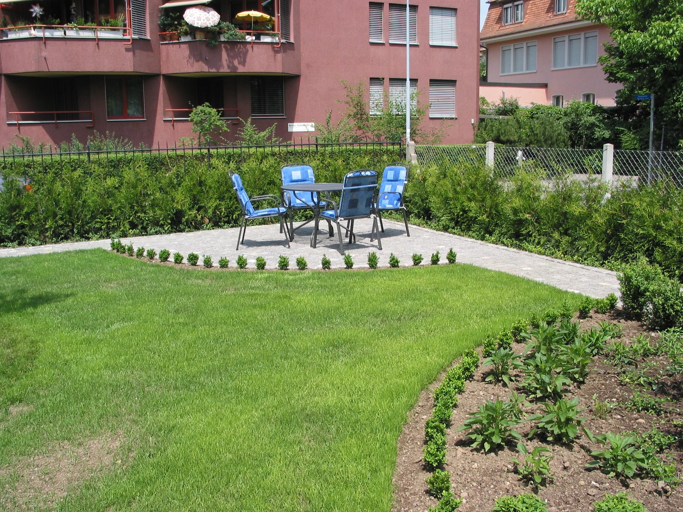 Laederach Gartenbau - Sitzplatz im Garten - Gartenbau